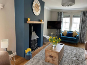 Garden House and Seabreeze Apartment Alnmouth with Private Parking close to beach
